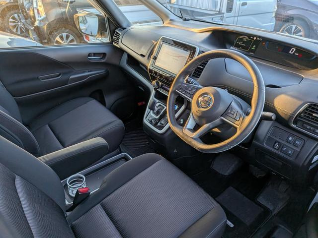 セレナ1.2 e-POWER ハイウェイスターV