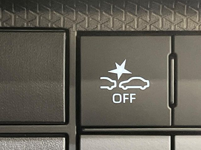 【スマートアシスト】走行中に前方の車両等を認識し、衝突しそうな時は警報とブレーキで衝突回避と被害軽減をアシスト。より安全にドライブをお楽しみいただけます。