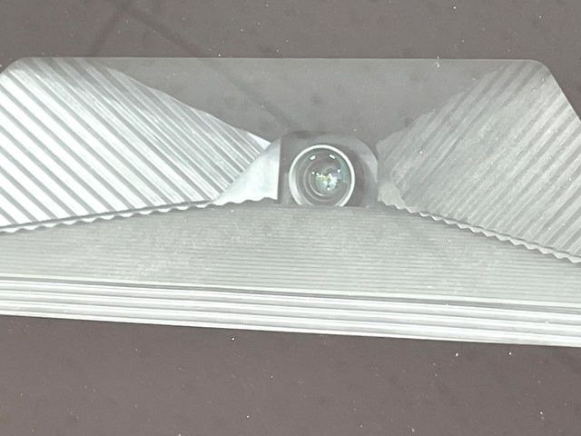 【ホンダセンシング】走行中に前方の車両等を認識し、衝突しそうな時は警報とブレーキで衝突回避と被害軽減をアシスト。より安全にドライブをお楽しみいただけます。