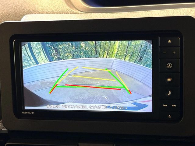 【バックカメラ】駐車時に後方がリアルタイム映像で確認できます。大型商業施設や立体駐車場での駐車時や、夜間のバック時に大活躍!運転スキルに関わらず、今や必須となった装備のひとつです!
