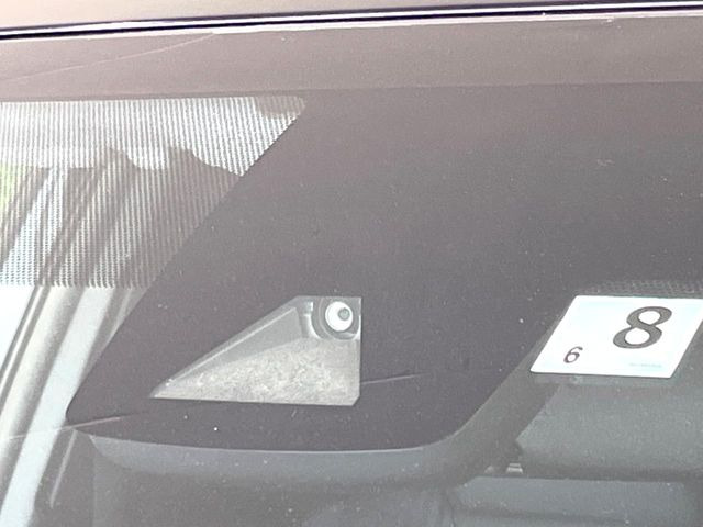 【トヨタセーフティセンス】走行中に前方の車両等を認識し、衝突しそうな時は警報とブレーキで衝突回避と被害軽減をアシスト。より安全にドライブをお楽しみいただけます。
