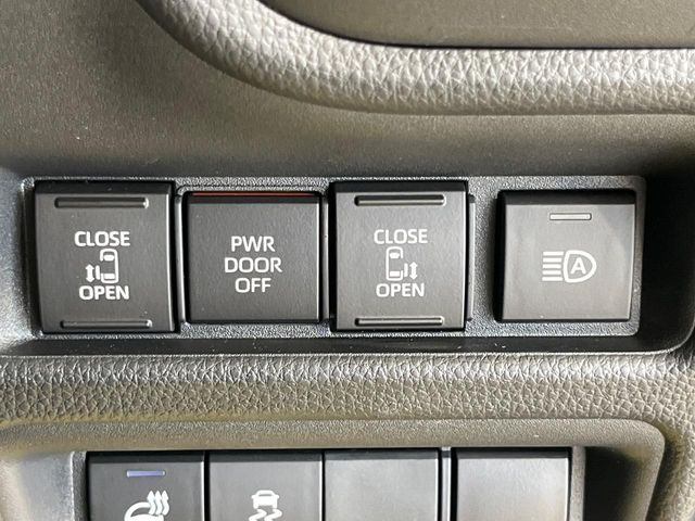 【両側パワースライドドア】スマートキーや運転席のスイッチで後席両側スライドドアの開閉が可能♪電動だから力を入れてドアを開ける必要が無く、小さなお子様でも簡単に開け閉めでき快適です♪
