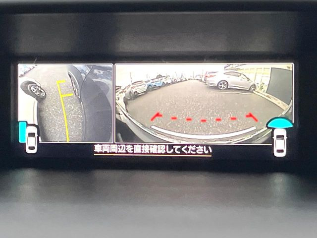 【フロント&サイドカメラ】ドライバーから見にくい死角部分を映像で確認できる前方と左側面にカメラを装着。見通しがきかない場所や住宅密集地などを運転することが多い人におすすめの安心装備です。
