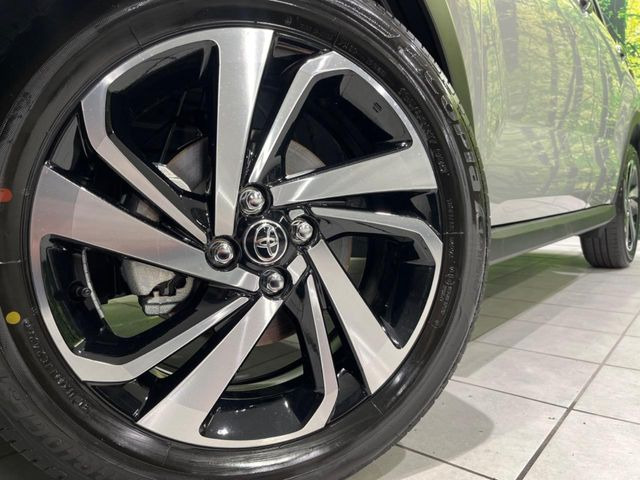 �y����17�C���`�A���~�z�C�[���z�O�ςɃ}�b�`���������A���~�z�C�[���𑕒����Ă���܂��B�e��ЊO�A���~�z�C�[����A�X�^�b�h���X�^�C�����戵�����Ă���܂��B���񂲑��k����������
