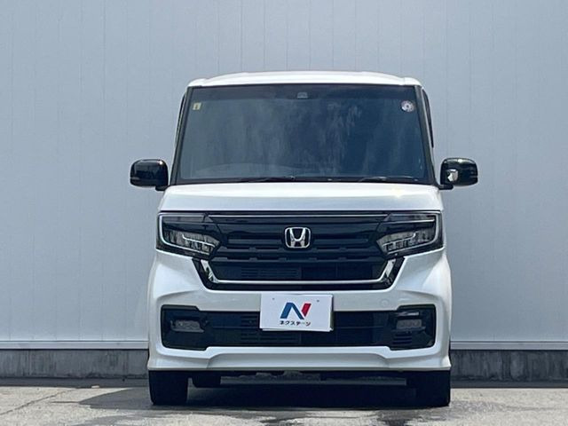 弊社では、全車『修復歴なし』のお車のみ取り扱っております。専任バイヤーによる厳選した仕入れの後、入庫後の車両チェックを行い、ネクステージが認定した高品質な中古車をご提供しております。
