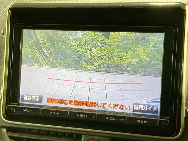 【バックカメラ】駐車時に後方がリアルタイム映像で確認できます。大型商業施設や立体駐車場での駐車時や、夜間のバック時に大活躍!運転スキルに関わらず、今や必須となった装備のひとつです!