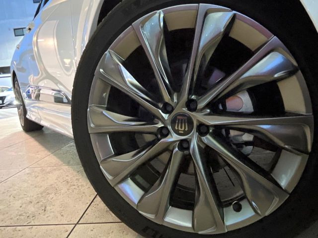 �y����21�C���`�A���~�z�C�[���z�O�ςɃ}�b�`���������A���~�z�C�[���𑕒����Ă���܂��B�e��ЊO�A���~�z�C�[����A�X�^�b�h���X�^�C�����戵�����Ă���܂��B���񂲑��k����������