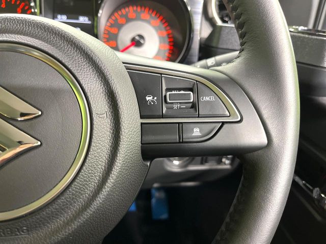 【アダプティブクルーズコントロール】高速道路での長距離走行が楽に!!自動で速度を保つクルーズコントロールが、衝突軽減システムと連携し、前方の車両を感知して車間を保つように速度調節してくれます!!