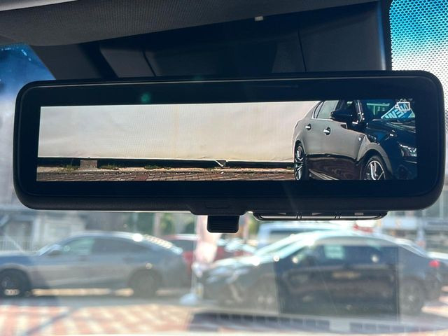 【デジタルインナーミラー】後席の大きな荷物や同乗者で後方が確認しづらい時でも安心!カメラが撮影した車両後方の映像をルームミラー内に表示。クリアな視界で状況の確認が可能です!