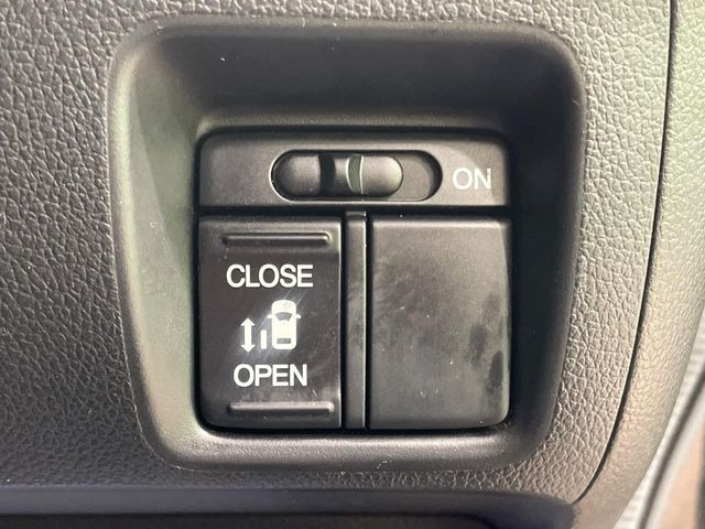 【パワースライドドア】スマートキーや運転席のスイッチでスライドドアの開閉が可能♪電動だから力を入れてドアを開ける必要が無く、小さいお子様でも、重い荷物を持っている時もラクに開け閉めできます♪