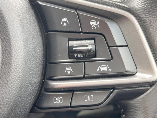 【アイサイトVer3】前方の車両等を検知し、衝突しそうな時は警報で注意を促し、ブレーキを踏む力をサポート。ブレーキを踏めなかった場合は衝突被害軽減ブレーキが作動、衝突回避をサポートします。