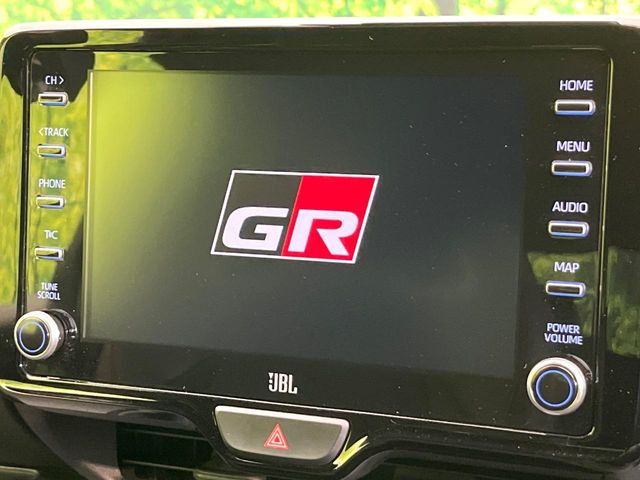 �y8�C���` �f�B�X�v���C�I�[�f�B�I�z���ʂ̃f�B�X�v���C��AppleCarPlay��AndroidAuto�����p�\�B�傫�ȉ�ʂŃX�}�z�i�r�A�v���������p���������܂���