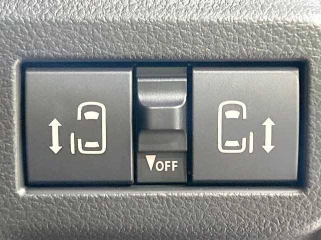 【両側パワースライドドア】スマートキーや運転席のスイッチで後席両側スライドドアの開閉が可能♪電動だから力を入れてドアを開ける必要が無く、小さなお子様でも簡単に開け閉めでき快適です♪