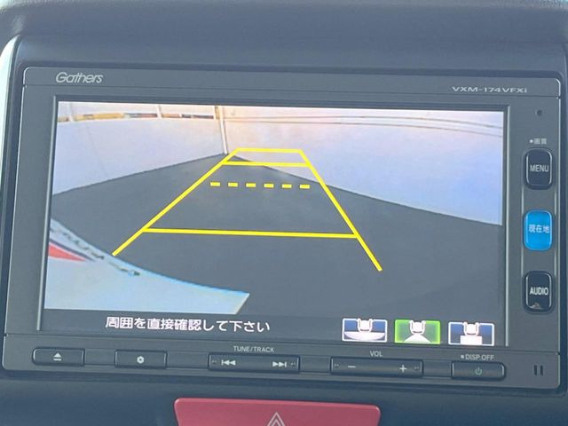 【バックカメラ】駐車時に後方がリアルタイム映像で確認できます。大型商業施設や立体駐車場での駐車時や、夜間のバック時に大活躍!運転スキルに関わらず、今や必須となった装備のひとつです!