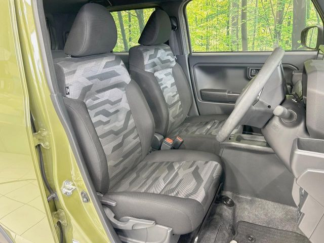 運転席シート廻りは使用感も少なく、良好な状態となっています。丁寧に使われていたことがよくわかりますね。