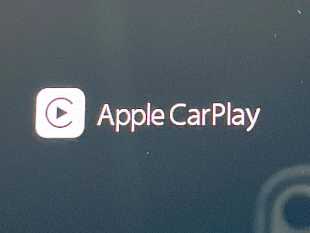 ��Apple Car Play:�X�}�z�Ƃ̗L���ڑ��ŁA�i�r�E�I�[�f�B�I�Đ��ȂǃX�}�z�̃A�v���@�\����ʂł��g����֗��@�\�ł�!