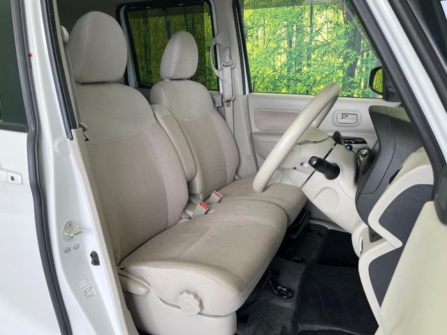 運転席シート廻りは使用感も少なく、良好な状態となっています。丁寧に使われていたことがよくわかりますね。