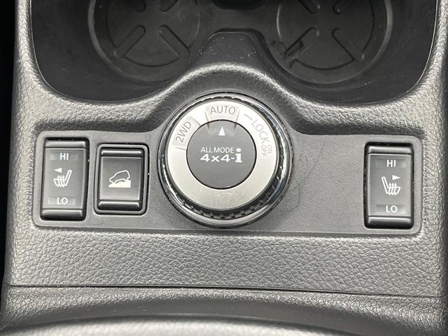 �y�I�[�����[�h4&times;4�z2WD/4WD���[�h����y�ɐ؂�ւ��\�B�R��d����2WD�A�X�^�b�N���ɖ𗧂�LOCK�AAUTO���[�h�ł�4WD�̔z���������Œ������A�H�ʏ󋵂��킸���肵��������T�|�[�g�B