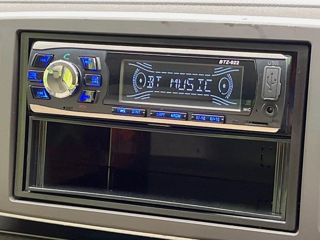 お好きな音楽を車内でお楽しみいただけます♪スピーカー交換・ウーハー追加などの音質向上や、最新ナビ・後席モニター等の取り付けも是非ご相談ください!