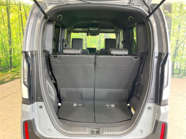普段のお買い物や通勤、送迎等に十分な荷室スペースを確保しております。セカンドシートを倒すと、大きな荷物の積載も可能です♪