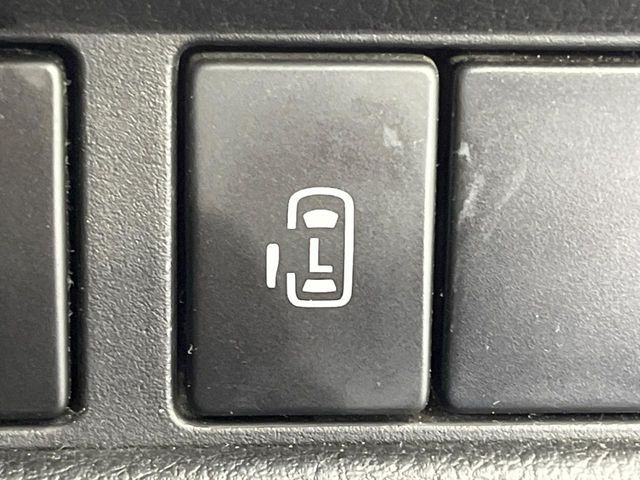 【パワースライドドア】スマートキーや運転席のスイッチでスライドドアの開閉が可能♪電動だから力を入れてドアを開ける必要が無く、小さいお子様でも、重い荷物を持っている時もラクに開け閉めできます♪