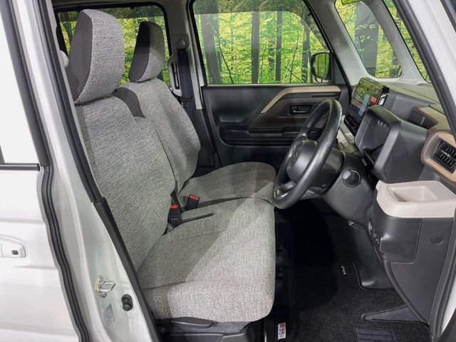 運転席シート廻りは使用感も少なく、良好な状態となっています。丁寧に使われていたことがよくわかりますね。