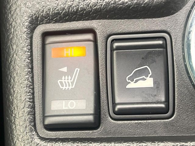 【シートヒーター】寒い日に重宝するシートヒーター!エアコンより早く温まってくれるので寒がりの人も安心ですね♪エアコンの温風は乾燥するから苦手、という方にもをおすすめです。