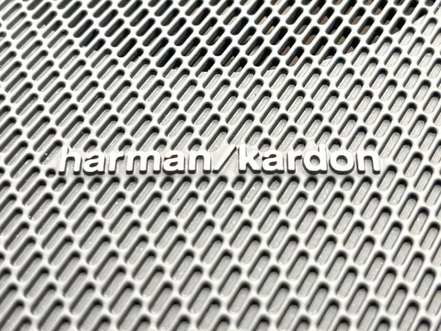 ��harman/kardon�T�E���h�V�X�e��:�I�[�f�B�I��僁�[�J�[����|����v���~�A���X�s�[�J�[�𑕔��B�����̃X�s�[�J�[����A���̗������܂ŕ����鍂�i���ȉ��y�����y���݂��������܂��B