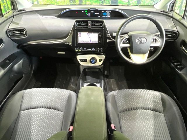 プリウス1.8 S