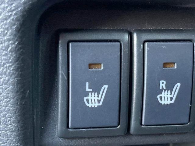 【シートヒーター】寒い日に重宝するシートヒーター!エアコンより早く温まってくれるので寒がりの人も安心ですね♪エアコンの温風は乾燥するから苦手、という方にもをおすすめです。