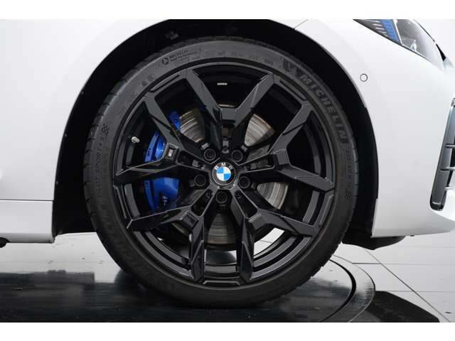 19�C���`M���C�g�A���C�z�C�[���_�u���X�|�[�N�X�^�C�����O995M(�W�F�b�g�u���b�N)����������Ă���܂��B�u���[�L�����p�[���u���b�N�̃z�C�[�����ۗ������Ă���܂��B