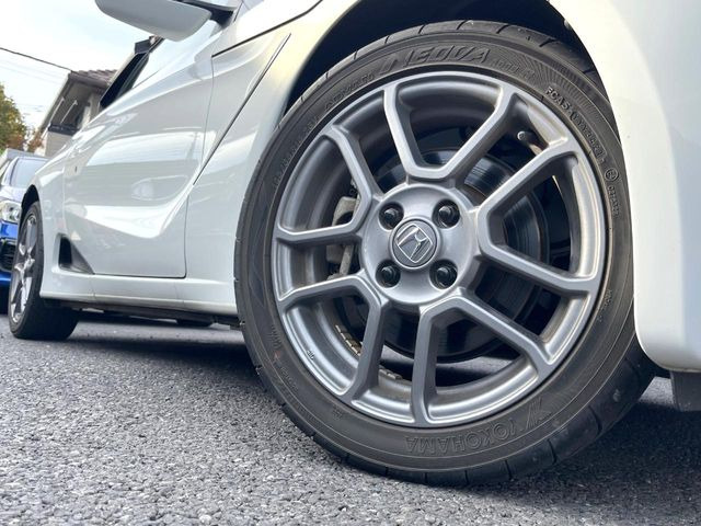 �y�����A���~�z�C�[���z�O�ςɃ}�b�`���������A���~�z�C�[���𑕒����Ă���܂��B�e��ЊO�A���~�z�C�[����A�X�^�b�h���X�^�C�����戵�����Ă���܂��B���񂲑��k����������