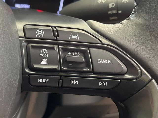 【レーダークルーズコントロール】高速道路での長距離走行が楽に!!自動で速度を保つクルーズコントロールが、衝突軽減システムと連携し、前方の車両を感知して車間を保つように速度調節してくれます!!