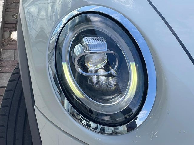 ��LED�w�b�h���C�g:��ԑ��s�����ǍD�Ȏ��E���m�ۂ����S���ĉ^�]�ł��鍂�P�xLED�w�b�h���C�g�𑕔�!�_�����x�������A����d�͂��}�����Ă��܂��B