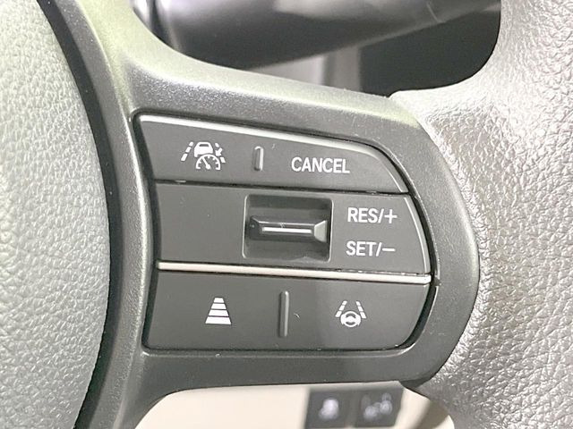 【アダプティブクルーズコントロール】高速道路での長距離走行が楽に!!自動で速度を保つクルーズコントロールが、衝突軽減システムと連携し、前方の車両を感知して車間を保つように速度調節してくれます!!