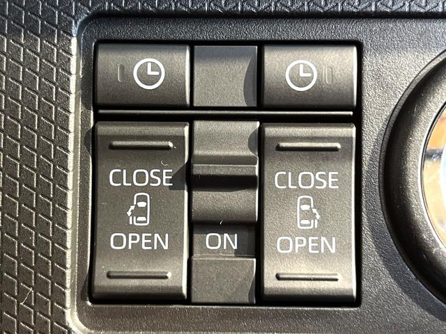 【両側パワースライドドア】スマートキーや運転席のスイッチで後席両側スライドドアの開閉が可能♪電動だから力を入れてドアを開ける必要が無く、小さなお子様でも簡単に開け閉めでき快適です♪