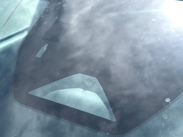 【i-ACTIVESENSE】走行中に前方の車両等を認識し、衝突しそうな時は警報とブレーキで衝突回避と被害軽減をアシスト。より安全にドライブをお楽しみいただけます。