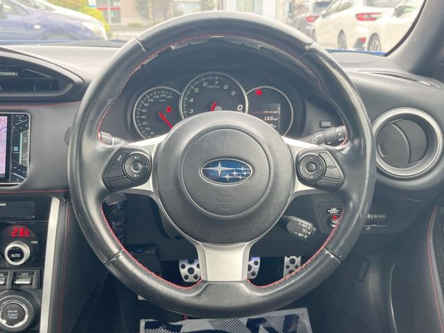 �y�����v�����X�e�A�����O�z�㎿�Ȋv���g�p���邱�ƂŁA��ɂ����������݂ƂĂ��^�]���₷���n���h���ł���