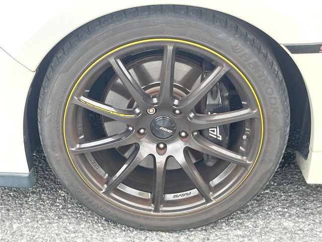 �yRAYS�A���~�z�C�[���z�O�ςɃ}�b�`���������A���~�z�C�[���𑕒����Ă���܂��B�e��ЊO�A���~�z�C�[����A�X�^�b�h���X�^�C�����戵�����Ă���܂��B���񂲑��k����������