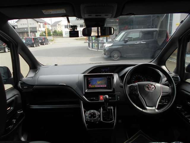 ヴォクシー2.0 ZS 煌III 4WD