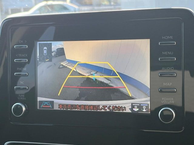 【バックカメラ】駐車時に後方がリアルタイム映像で確認できます。大型商業施設や立体駐車場での駐車時や、夜間のバック時に大活躍!運転スキルに関わらず、今や必須となった装備のひとつです!
