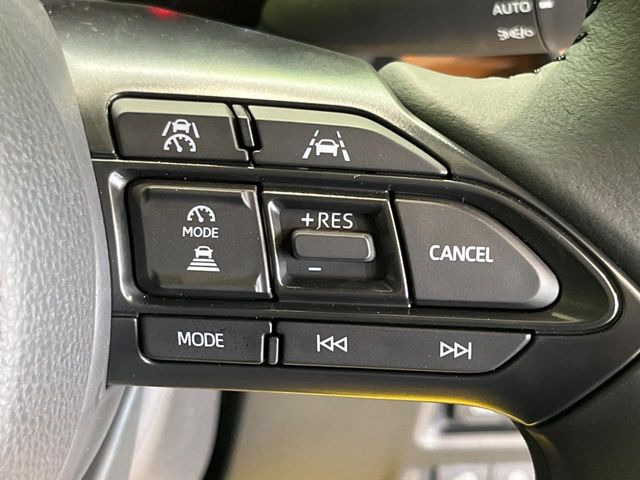 【レーダークルーズコントロール】高速道路での長距離走行が楽に!!自動で速度を保つクルーズコントロールが、衝突軽減システムと連携し、前方の車両を感知して車間を保つように速度調節してくれます!!