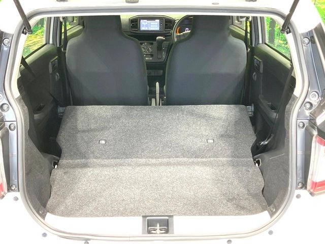 普段のお買い物や通勤、送迎等に十分な荷室スペースを確保しております。セカンドシートを倒すと、大きな荷物の積載も可能です♪