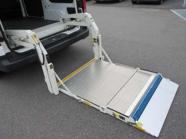 NV200バネットバン1.6 DX