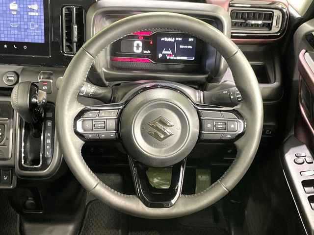 【ステアリングスイッチ】運転中、前方から目線をそらすことなく、オーディオ等の操作が可能な便利機能!安心&快適なドライブを演出してくれます♪