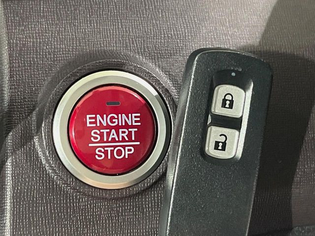 �yHonda�X�}�[�g�L�[�z�J�o����|�P�b�g�ɓ��ꂽ�܂܂ł��h�A�̎{���E�������\�ȃX�}�[�g�L�[�𑕔��B�G���W���̃I���E�I�t�����J�M�����o���K�v����������Ƃ��Ă��֗��ł���