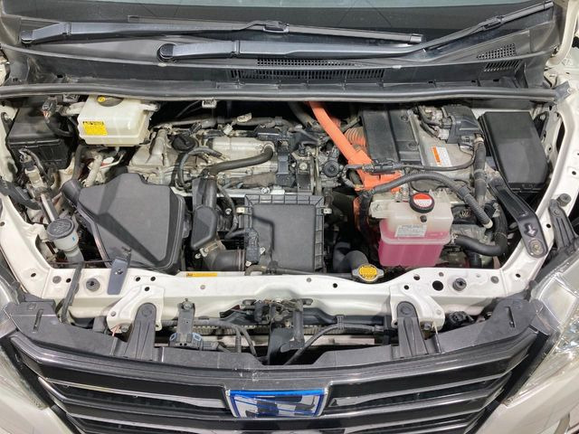 親切・丁寧な専門メカニックスタッフが応対!・車検・点検整備・事故等の修理などアフターサービスも安心。お車のカスタマイズもネクステージのサービススタッフまでご相談ください!