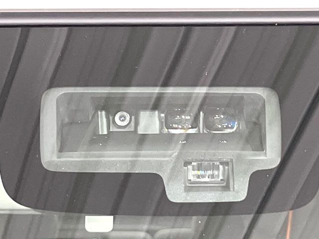 【スズキ セーフティサポート】走行中に前方の車両等を認識し、衝突しそうな時は警報とブレーキで衝突回避と被害軽減をアシスト。より安全にドライブをお楽しみいただけます。