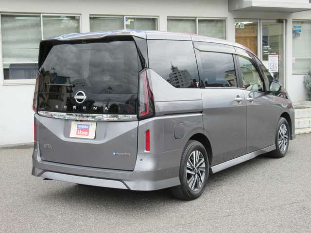 セレナ1.4 e-POWER ハイウェイスターV