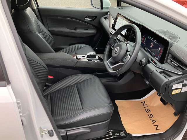 ノートオーラ1.2 G FOUR レザーエディション 4WD